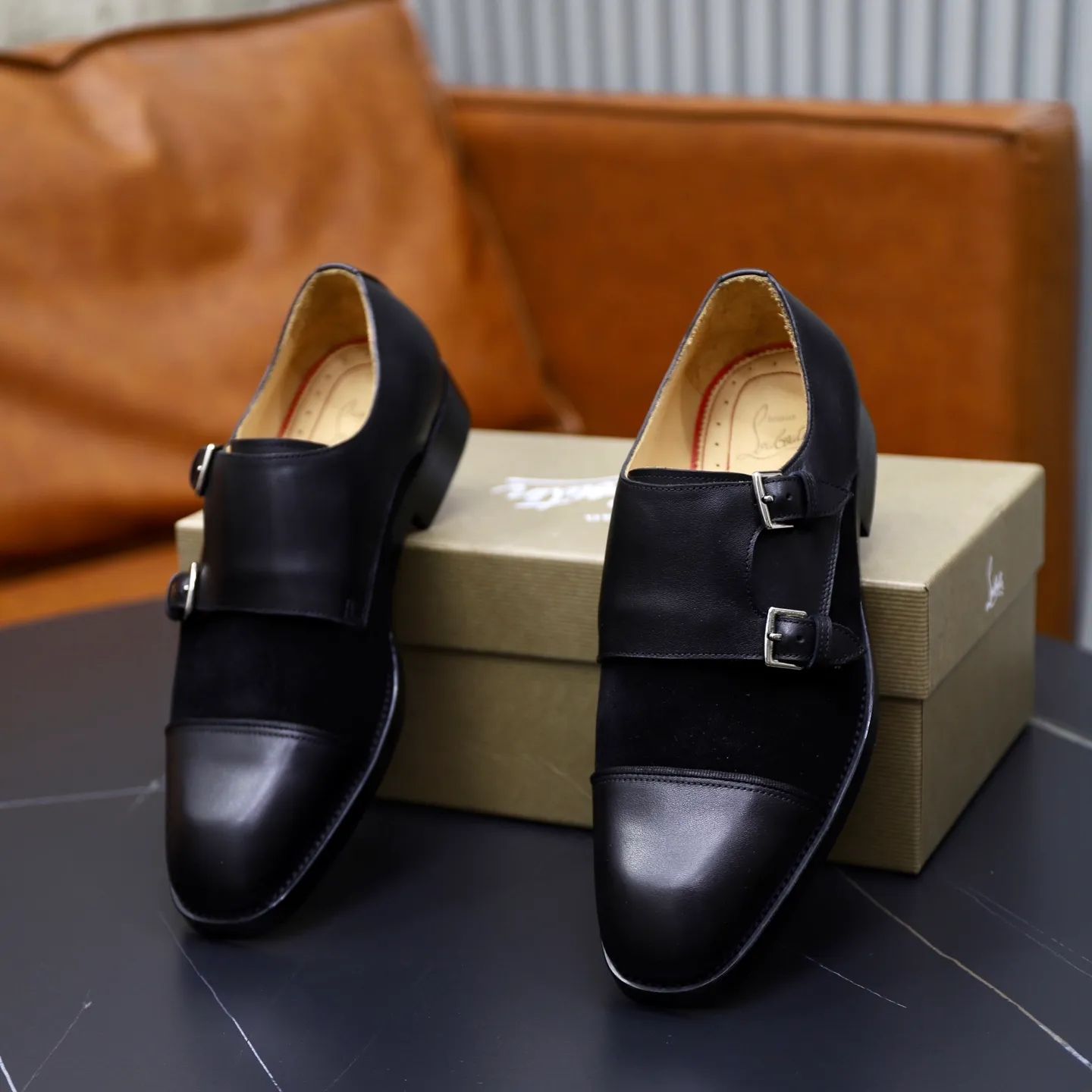 Ex-factory price: 620💰Christia*.Loubouti*🆑High-end men’s business formal leather shoes | Classic red sole shoes | Original imported first-layer cowhide | Water-dyed cowhide lining | Italian imported red rubber outsole | High-end luxury | Perfect interpretation of fashion, sunshine, style, suitable for various occasions Size: 39-44 (38.45 custom-made)